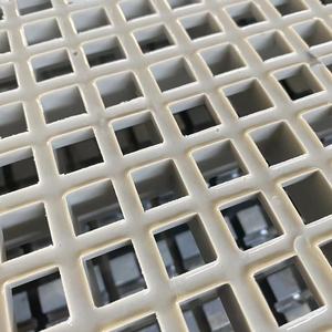 Les fabricants fournissent des grilles en <span class=keywords><strong>plastique</strong></span> renforcé de fibre de verre (FRP) robustes et économiques pour les drains de piscine - Product Image 4
