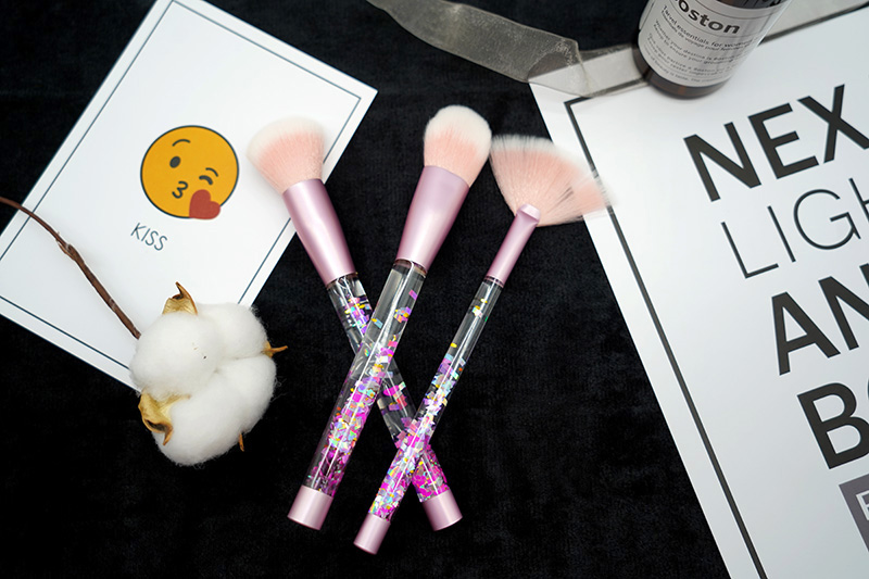 Guangzhou Mini Flat Bulk Clear Magic Multifunctional 4D Foundation Contour Blending And Blush Cosmetic Makeup Brush For Face