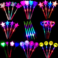Baguette Magique LED Lumineuse Colorée en Forme d'Étoile et de Cœur pour Enfants, Jouet en Plastique Fluorescent, Baguette Magique d'Amour pour Concerts à Effet Clignotant