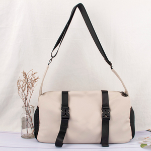 Sac messager sportif de grande capacité personnalisé sac de voyage à bandoulière unique en PU à la mode avec résistant aux rayures et <span class=keywords><strong>fermeture</strong></span> à glissière - Product Image 2