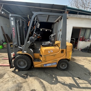 Carrello Elevatore Diesel <span class=keywords><strong>TCM</strong></span> 15 Usato con Montante a Due Stadi, Lunghezza Forche 1070mm, Distanza Centro Carico 500mm - Product Image 5