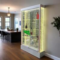 Meuble de bar à domicile Décoration Éclairage LED Mur de bulles d'eau en acrylique Vitrine à vin avec porte en verre