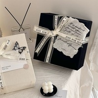 Boîte cadeau personnalisée noire exquise en carton rigide gris pour anniversaire et Saint-Valentin avec gaufrage et emballage recyclable