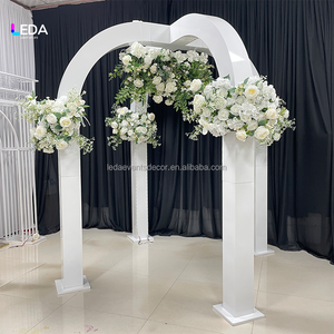 Arco Nuziale LEDA Bianco Lucido con <span class=keywords><strong>Quattro</strong></span> Pilastri, Struttura per Cerimonia Nuziale ad Arco con Fiori Artificiali - Product Image 1
