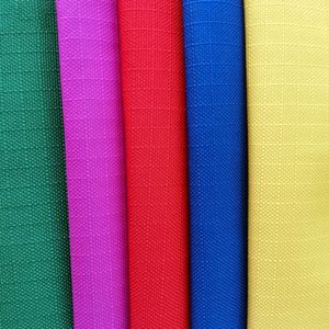 Échantillon gratuit de tissu Oxford imperméable en polyester 600D enduit de PU pour la fabrication de sacs - Product Image 1