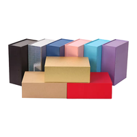 Cesta de regalo vacía plegable dorada personalizada al por mayor, cesta de papel magnética de cartón duro de Navidad con impresión en relieve