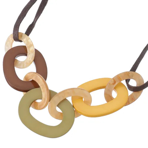 Collar con Colgante de Cadena de Colores, Material de Latón y Resina, Estilo Moderno y Sencillo, Alta Calidad, Unisex, Regalo, Joyería para Uso Diario y Fiestas - Product Image 2