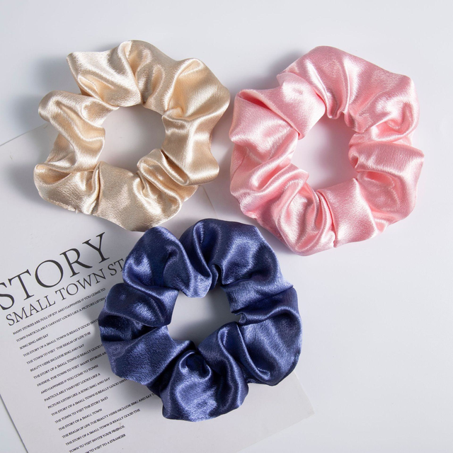 Satin Silk Scrunchies Set Soft Glossy Hair Tie for Women Elegant Sleep and Daily Hair Accessory