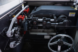 Machine automatique à grande vitesse pour la fabrication de clous pour usine de fabrication, certifiée CE ISO, capacité de 600 à 800 pièces/minute - Product Image 4