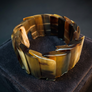 Brazalete de Cuerno de Vaca Hecho a Mano, Ecológico y No Tóxico, Tamaño Personalizable, Regalo Unisex para Bodas, Aniversarios y Fiestas - Product Image 2