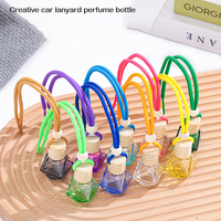 Diffuseur d'arôme 8ml diffuseur de parfum verre désodorisant de voiture bouteille de parfum suspendue avec couvercle en bois vente en gros