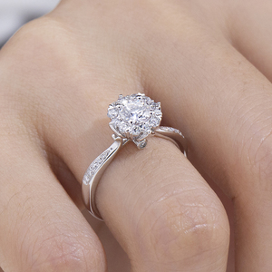 Bague de fiançailles en argent S925 MSR-2190 avec diamant rond brillant et diamants latéraux, style classique - Product Image 5