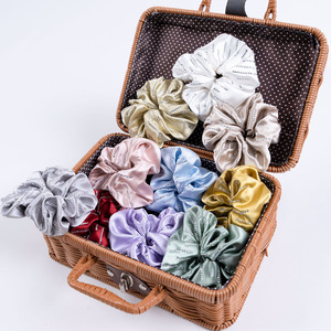 Chouchou en Soie de Mûrier Grade 6A avec Diamants, Nouveau Design 2026, Chouchou en Soie Personnalisé Couleur Unie 30 Mommes, Durable, Faible MOQ - Product Image 3