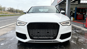 <span class=keywords><strong>Accessoire</strong></span> de mise à niveau professionnel, pour les modèles <span class=keywords><strong>Audi</strong></span> A1 2013-2015, pour la mise à niveau vers la calandre S1. Cadre noir avec logo électroplaqué. - Product Image 3
