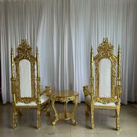 En gros, Ensemble de chaises de pédicure dorées à dossier haut, de trônes royaux pour mariés, de chaises d'hôtel et de table d'appoint pour la mariée et le marié