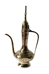 เหยือกน้ำโลหะทองเหลืองหล่อขึ้นรูป ชุบทอง ดีไซน์เนอร์ งานออกแบบพิเศษ ผิวสัมผัสเฉพาะตัว พร้อมหูจับ สำหรับตกแต่งบ้านบนโต๊ะ - Product Image 3