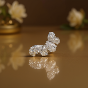 Orecchini a perno con diamante a forma di farfalla bianco champagne, taglio a pera, montatura a griffe, gioielli classici da donna - Product Image 2