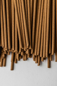 Encens en poudre d'écorce de cannelle artisanal parfumé à la cannelle - Aromatique 100% naturel écologique en vrac pour les rituels religieux à domicile - Product Image 3