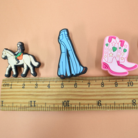 Meilleures ventes de breloques de chaussures personnalisées en PVC Accessoires de cow-boy colorés avec pinces à chaussures à boucle souple pour décorations pour sabots