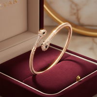 Brazalete Abierto de Doble Cabeza de Serpiente con Banda Acanalada, Chapado en Oro de 14K sobre Latón, para Mujer, Joyería Glamorosa para Fiestas y Uso Diario, Regalo