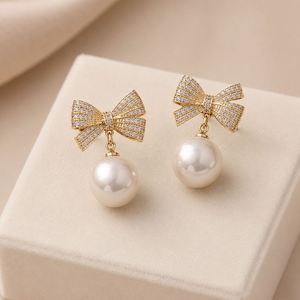 Boucles d'oreilles pendantes géométriques en perles, nœuds blancs, noirs et rouges, plaquées or, avec cristaux et diamants, pour femmes - Vente en gros - Offre Spéciale - Product Image 6