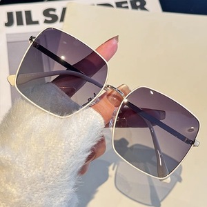Gafas de Sol Cuadradas con Montura Completa, Lentes Degradadas, Protección UV400, Unisex, Protección Solar, Moda para Adultos 2025 - Product Image 1