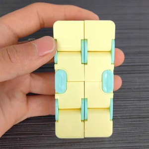Stock disponible: <span class=keywords><strong>cubo</strong></span> mágico de creatividad infinita, <span class=keywords><strong>cubo</strong></span> macaron flip 2x2 - juguete educativo versátil, dispositivo para aliviar el estrés - Product Image 3