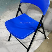 Chaise pliante avec siège en plastique et structure métallique, chaise portable pour événements en plein air