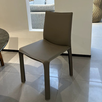 Chaise de salle à manger en cuir de style italien, chaise de table de restaurant moderne minimaliste de luxe léger, chaise de designer pour usage domestique