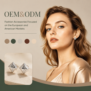 Boucles d'oreilles clous en argent sterling 925 gravées pyramide, personnalisables OEM/ODM, vente en gros de bijoux géométriques pour femmes - Product Image 1