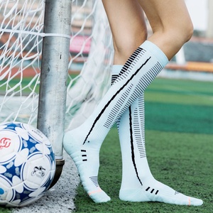 Calzini sportivi professionali Extra lunghi imbottiti per calzettoni da ginnastica al ginocchio per giocatori di calcio e di calcio - Product Image 3