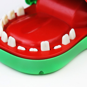 Gaole Jouet à main drôle de morsure de <span class=keywords><strong>crocodile</strong></span> Dents en plastique pour le bout des doigts pour l'interaction parent-enfant Décompression de fête - Product Image 2