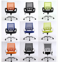 Chaise de bureau pivotante moderne en maille, économique, avec pieds en métal chromé, pour personnel – Vente en gros