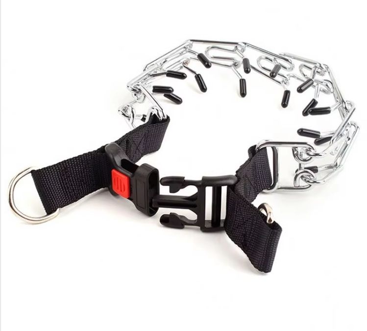 collar with teeth hat