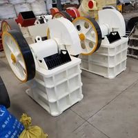 Blocs de ciment portables concasseur à mâchoires carrière prix de l'acier Hadifield du petit processus de pierre de moteur diesel Mobile Pe200 * 300