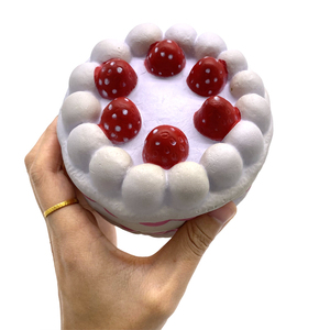 ของเล่นบีบเค้กสตรอว์เบอร์รี PU Foam ของเล่นบีบเค้กสตรอว์เบอร์รีญี่ปุ่นจำลอง นุ่ม กลิ่นหอม ของเล่นบีบเค้กสตรอว์เบอร์รีแบบคืนตัวช้า - Product Image 1