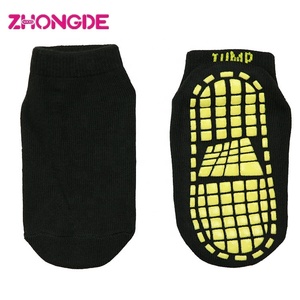 Prix d'usine Vente en gros de chaussettes de parc de <span class=keywords><strong>trampoline</strong></span> antidérapantes personnalisées Chaussettes de maison antidérapantes - Product Image 6