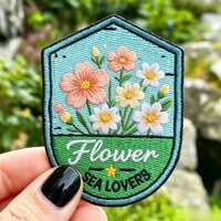 Écussons et badges brodés 3D personnalisés avec logo, thermocollants pour vêtements, sacs à dos, t-shirts - Formes fleur et cœur, couleur personnalisée