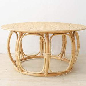 Table basse ronde en rotin faite à la main - Product Image 2