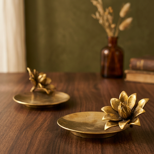 Assiette décorative en forme de fleur dorée, en métal fait main, design moderne pour la décoration de table de mariage - Product Image 3