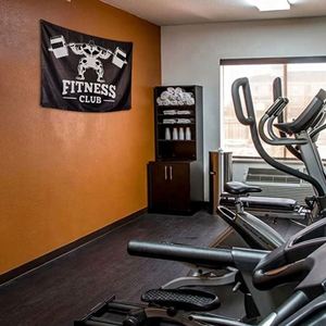 ธงโพลีเอสเตอร์คุณภาพสูงปี 2024 พิมพ์ลายดิจิทัลตามสั่ง ขนาดและดีไซน์ข้อความโลโก้สีสันสดใส พร้อมห่วงทองเหลือง - Product Image 3