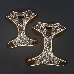 Arnés reflectante para perros, arnés para mascotas que brilla en la oscuridad, Correa y <span class=keywords><strong>collar</strong></span>, juego de bandana para bolsa de caca, Juego 6 en uno, arnés que brilla en la oscuridad - Product Image 6