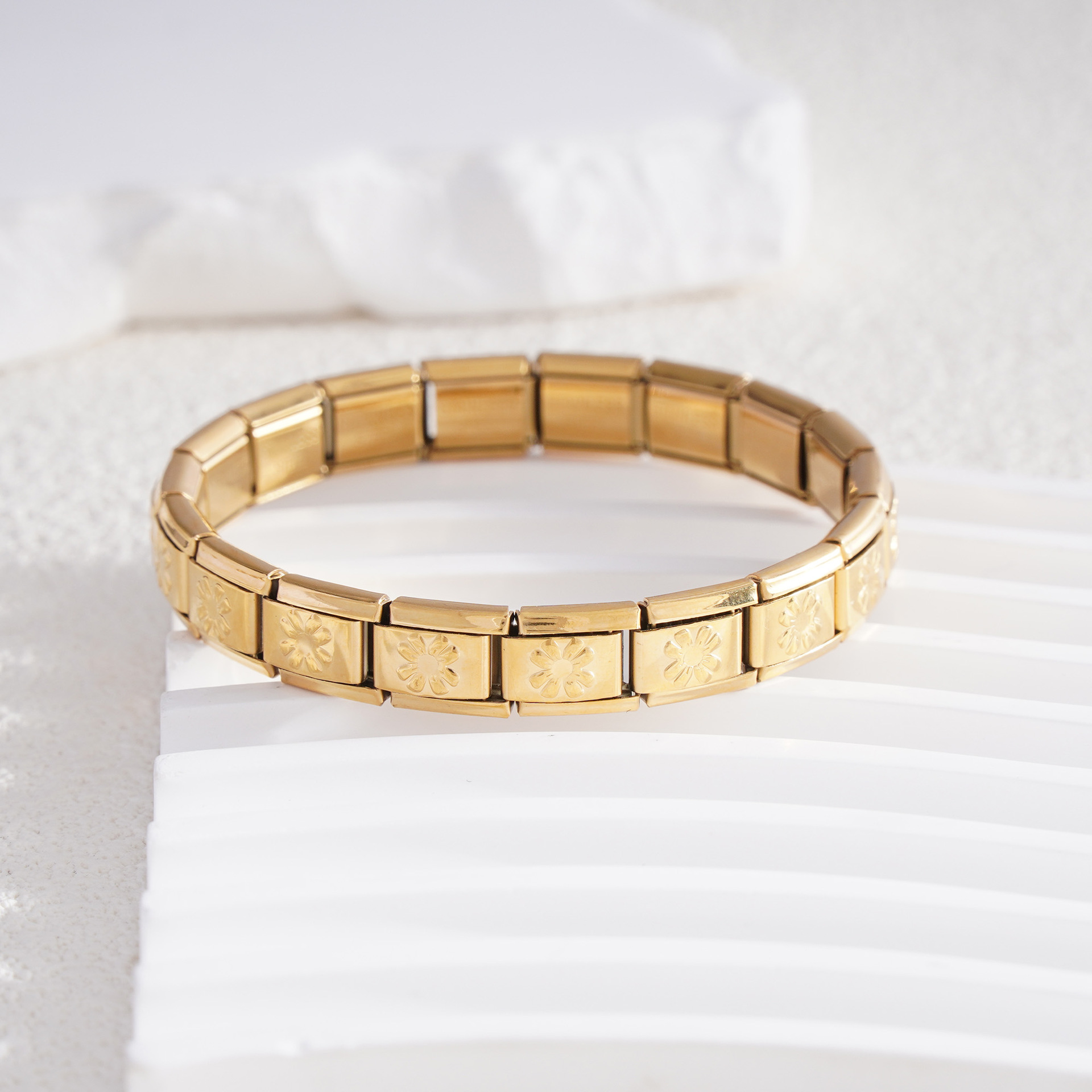 Bracelet de montre à motif marguerite (tout or)