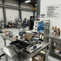 Machine d'étiquetage semi-automatique à table coulissante 110V 60Hz avec rouleau à friction et écran tactile