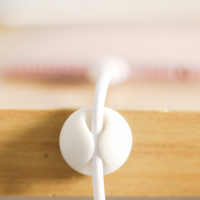 Nouvelles idées de produits Accessoires de bureau Clips pour câbles Prix bas Organisateur de câbles Clips de gestion de câbles de bureau