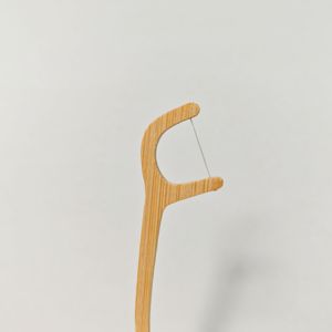 Dents parfaites et propres <span class=keywords><strong>Fil</strong></span> <span class=keywords><strong>dentaire</strong></span> en bambou <span class=keywords><strong>Manche</strong></span> en bambou durable <span class=keywords><strong>Fil</strong></span> en nylon sans BPA Écologique ne blesse pas les gencives pour tous les âges - Product Image 4