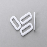Attache de sangle en plastique blanc, rectangulaire et arrondie, pour sacs à dos, bagages et accessoires de sangle.