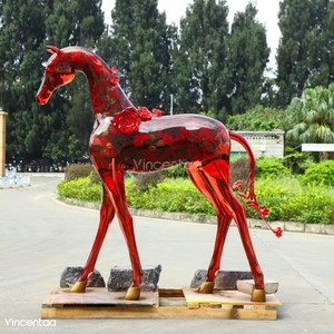 Vincentaaカスタム赤レジン彫刻ホテル馬彫刻高級ロビー装飾彫刻 - Product Image 1