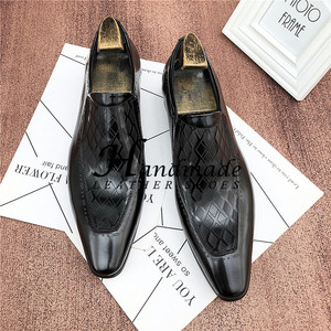Nouvelles chaussures en cuir à bout pointu de style britannique - Chaussures d'affaires en cuir véritable pour hommes - Chaussures habillées en cuir simple - Product Image 5