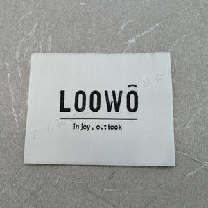 Etiquetas de cuello de ropa para niños de poliéster de alta densidad marca tejida de tela estampada cuadrada plana para pedido al por mayor de ropa principal - Product Image 1